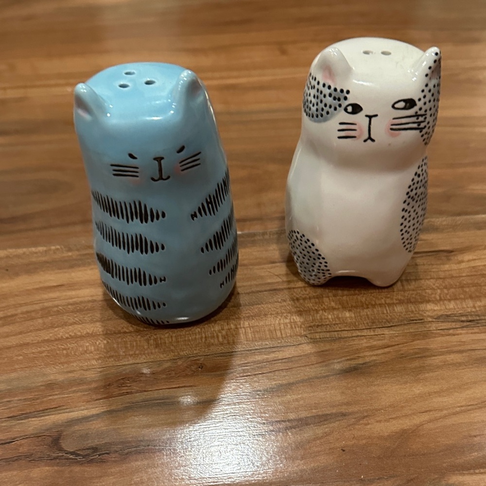 Cat Salt and Pepper Shakers